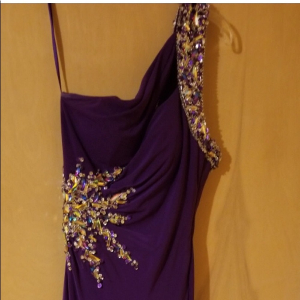 Long gown one shoulder burble with crystal